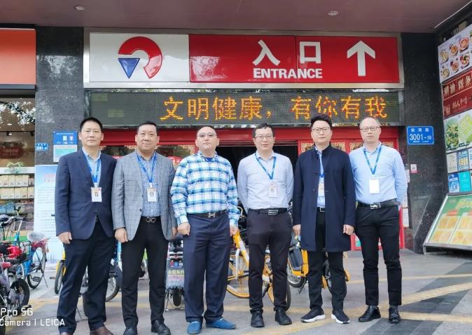 人人樂開展2021春節(jié)慰問送溫暖活動(dòng)！